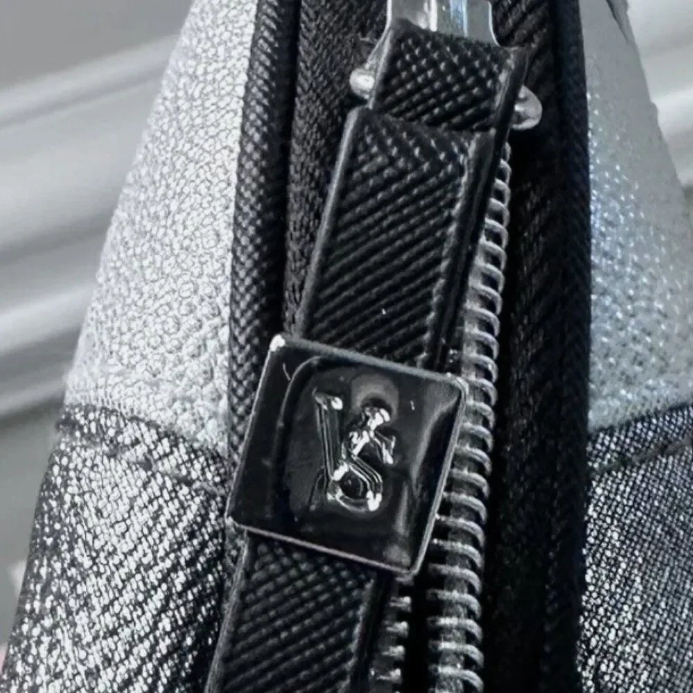 VICTORIA'S SECRET Two-Tone Silver makeup Beauty‎ Bag w/ Silver Bow zip close.